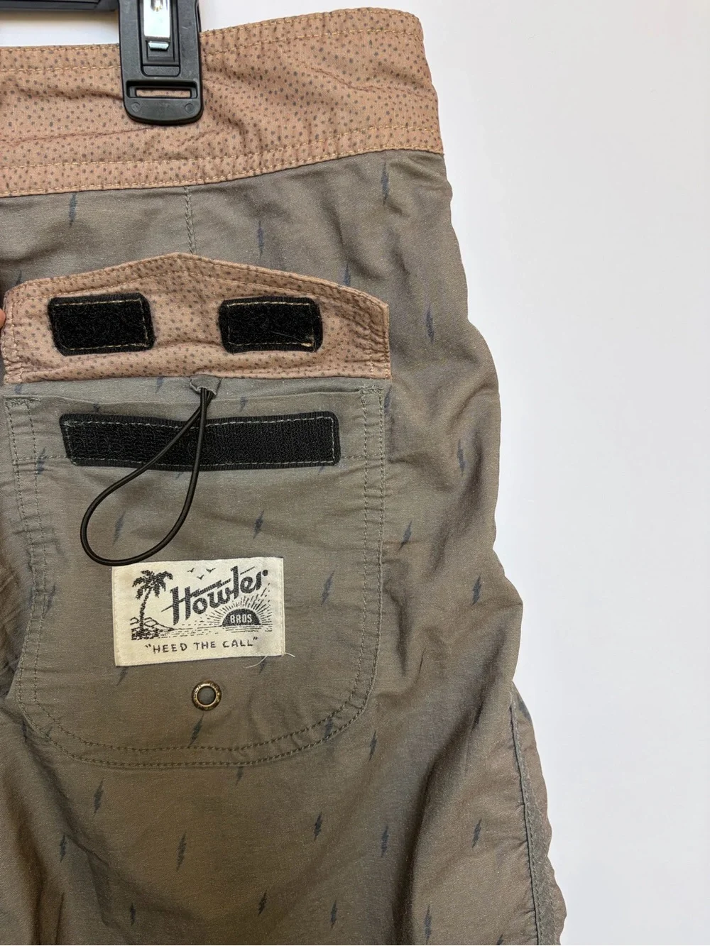 Howler Brothers Bruja Stretch Board Shorts Mens 32 Gray Lightning Print